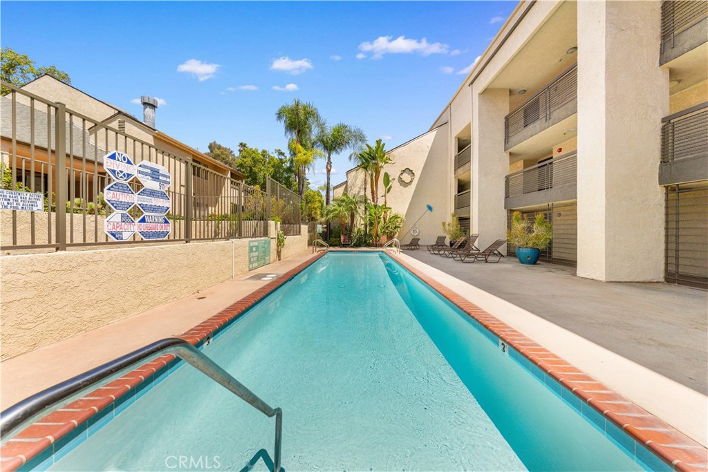 64 N Mar Vista Avenue 327