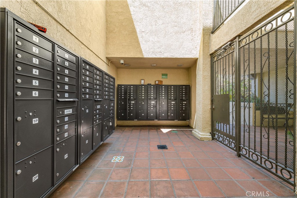64 N Mar Vista Avenue 327