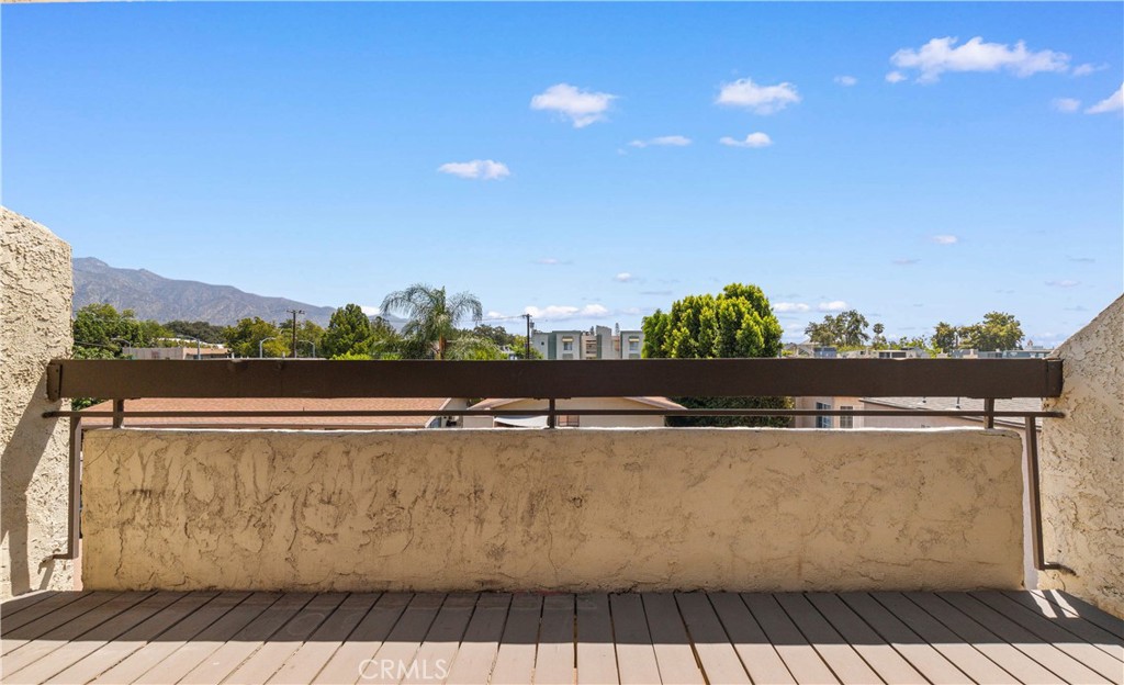 64 N Mar Vista Avenue 327