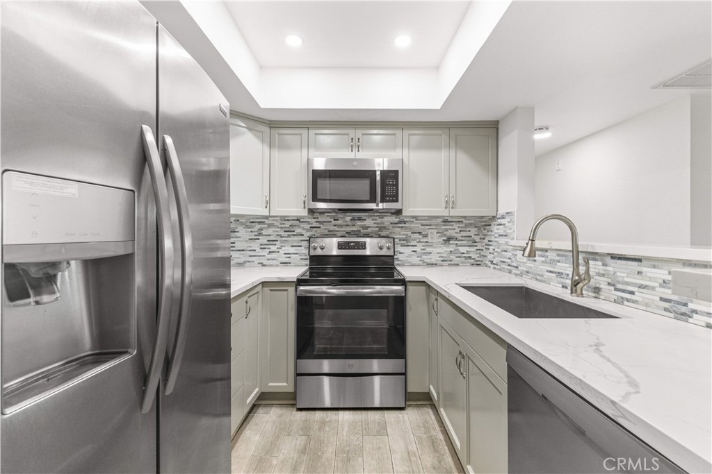 64 N Mar Vista Avenue 327