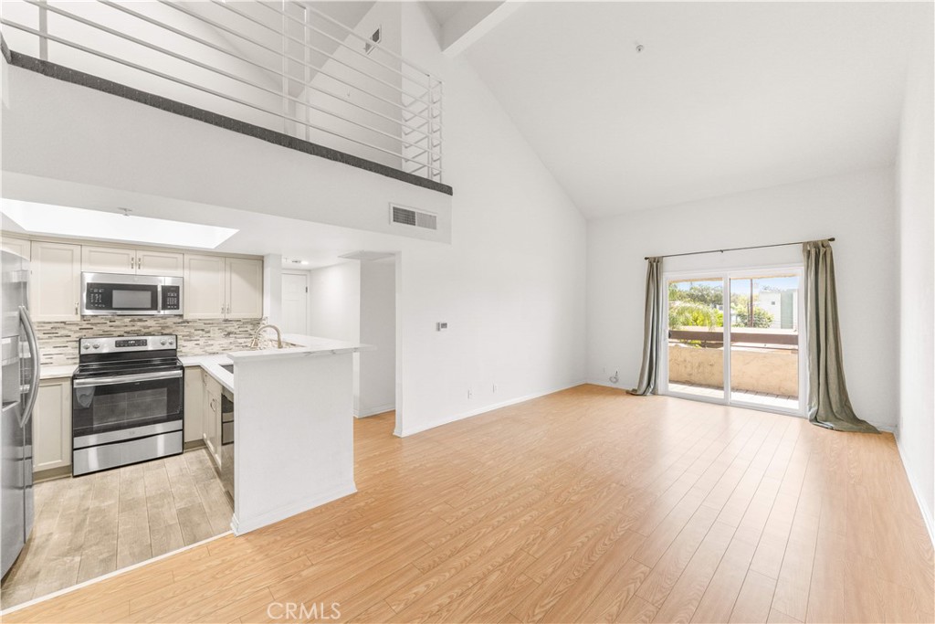 64 N Mar Vista Avenue 327