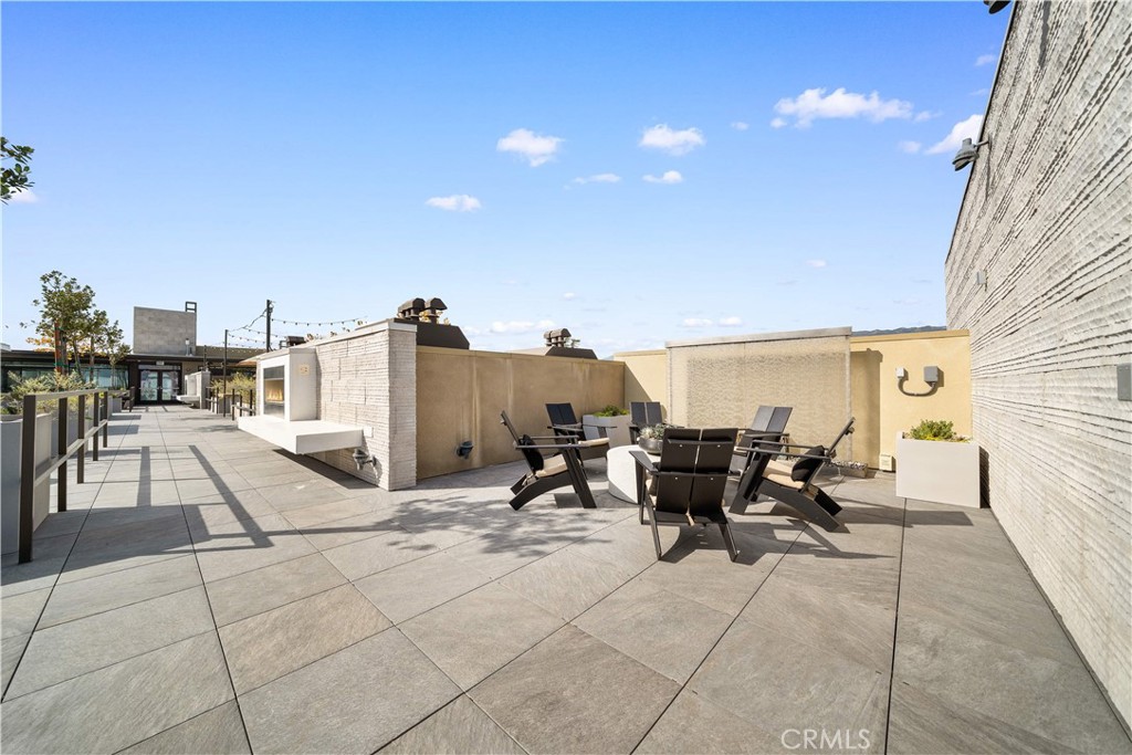 709 E Walnut Street 214