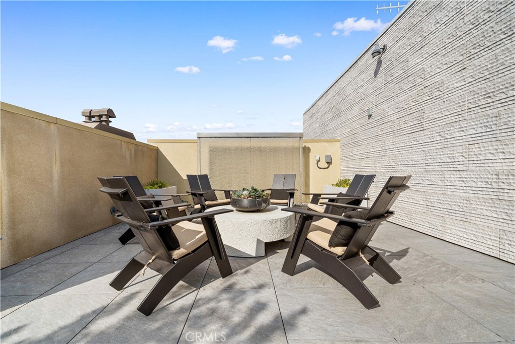 709 E Walnut Street 214