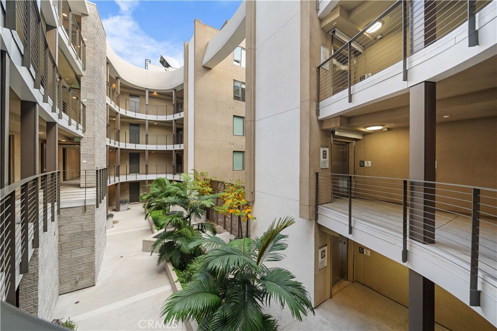 709 E Walnut Street 214