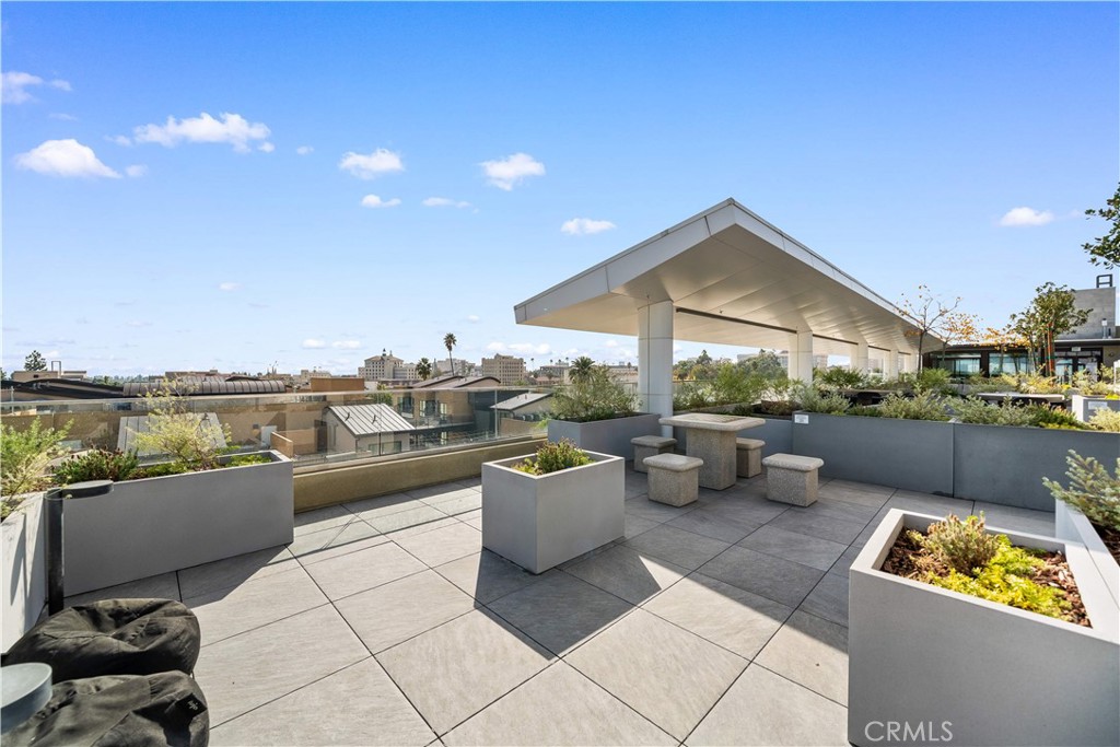 709 E Walnut Street 214