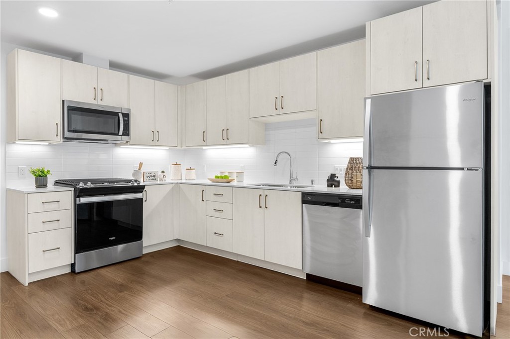 709 E Walnut Street 214