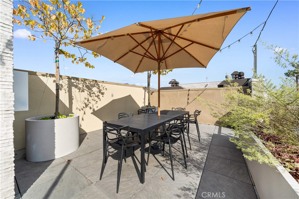 709 E Walnut Street 214