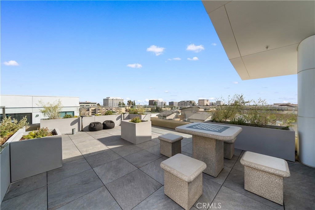 709 E Walnut Street 214