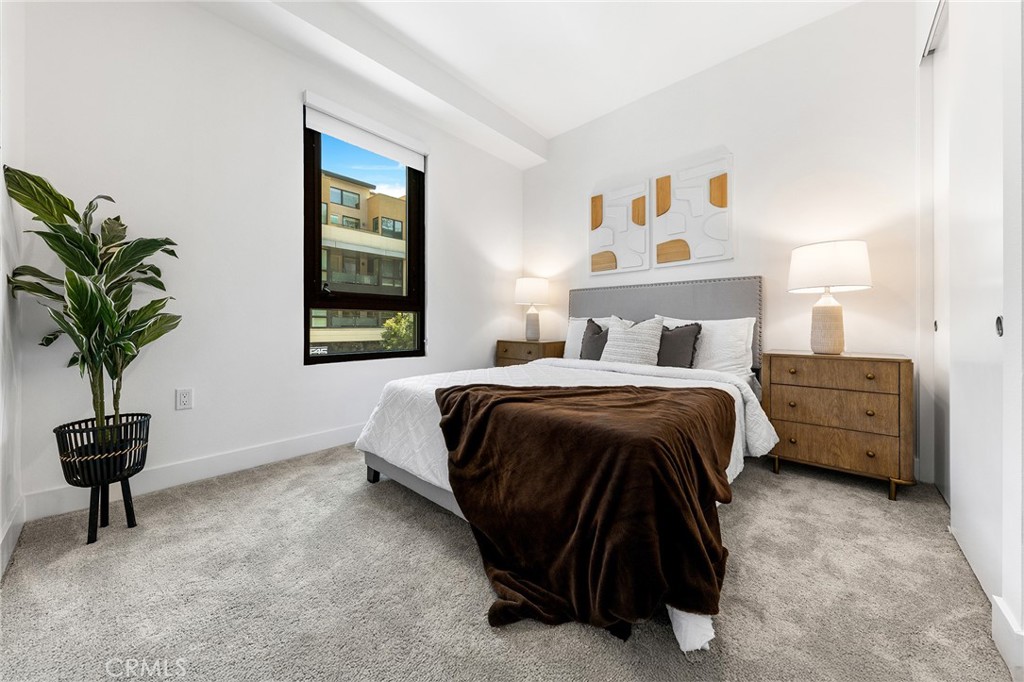 709 E Walnut Street 214