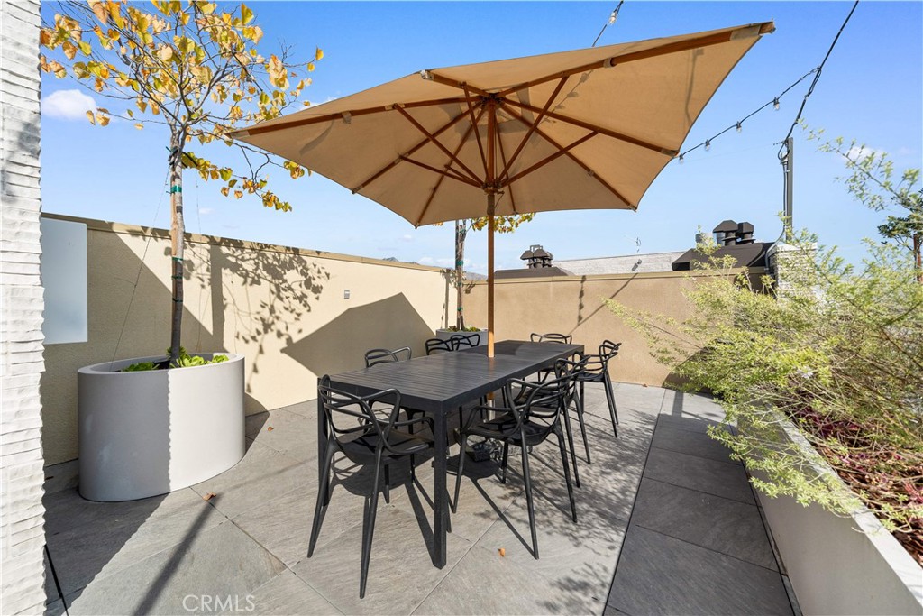 709 E Walnut Street 214