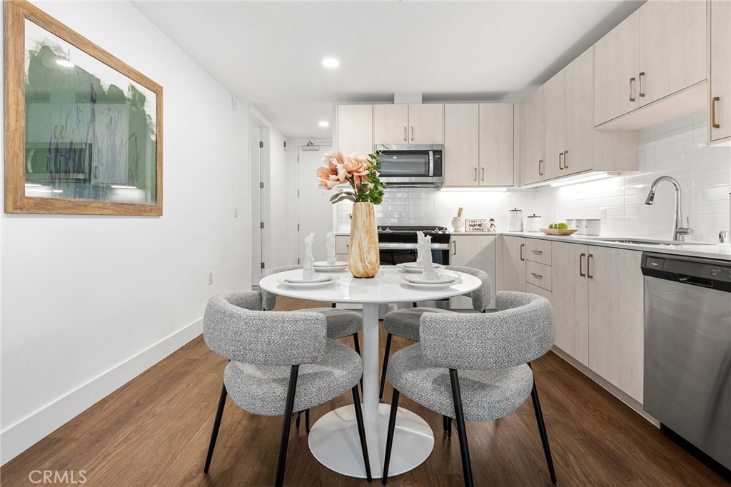 709 E Walnut Street 214