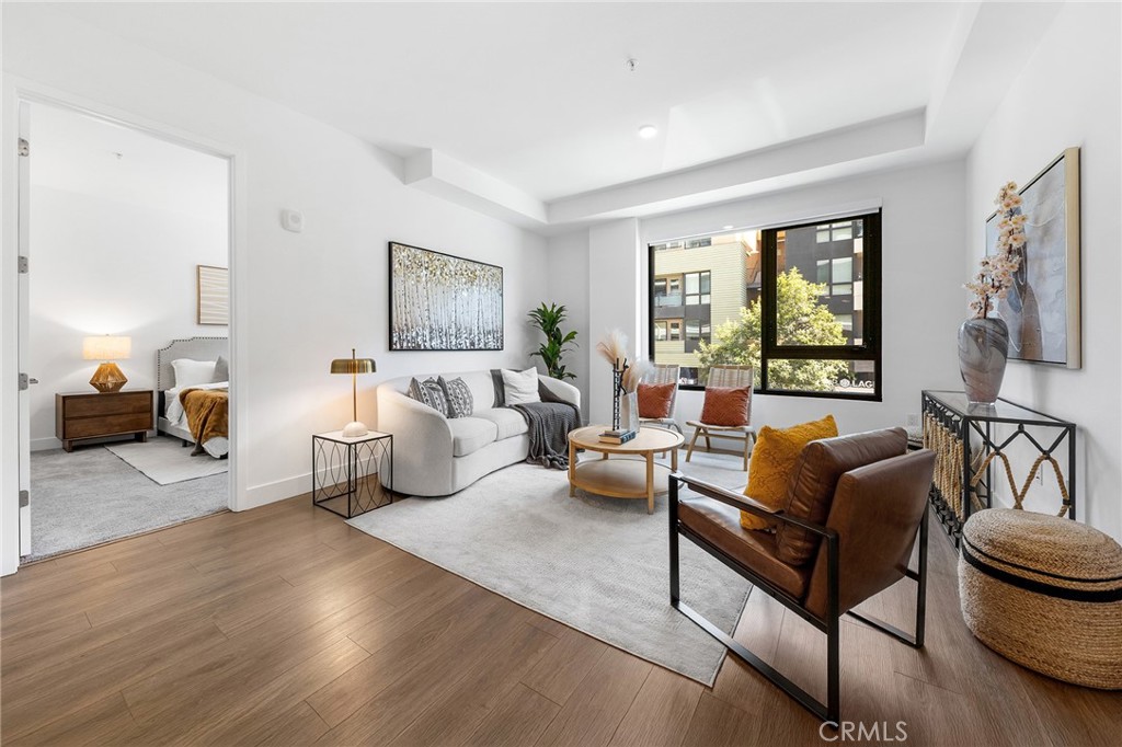 709 E Walnut Street 214