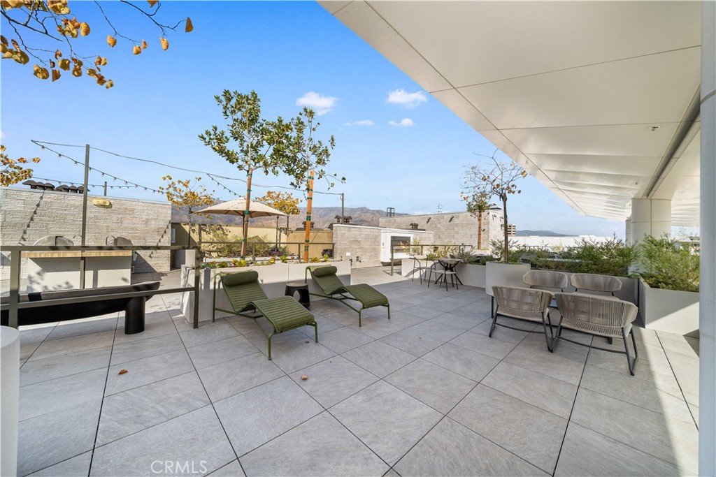 709 E Walnut Street 214