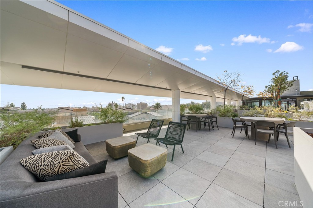 709 E Walnut Street 214