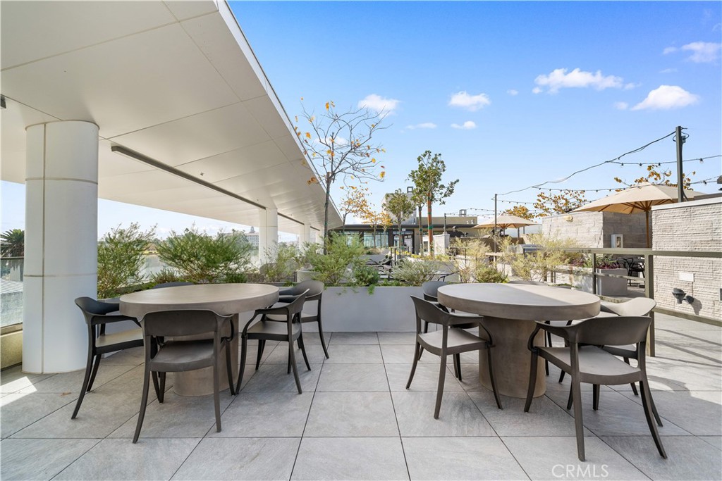 709 E Walnut Street 214