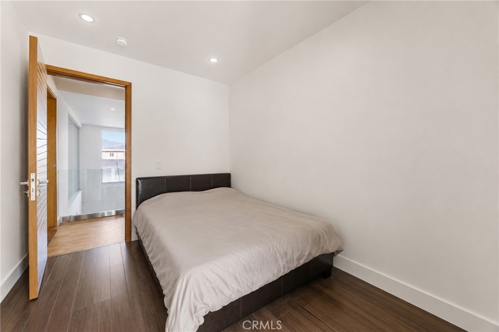 4326 Lynd