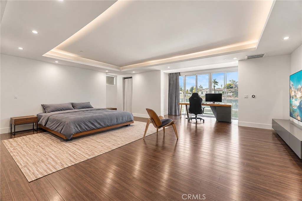 4326 Lynd