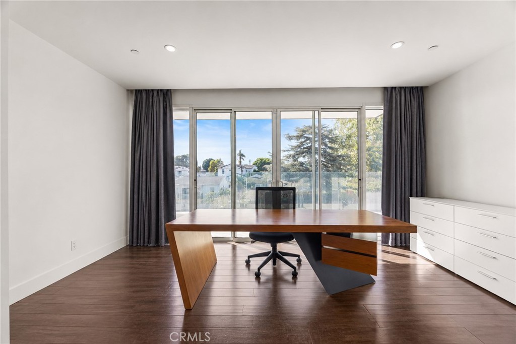 4326 Lynd