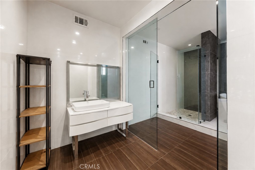 4326 Lynd