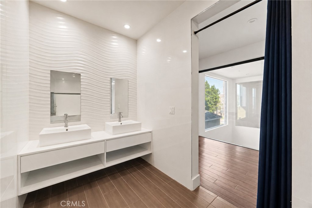 4326 Lynd
