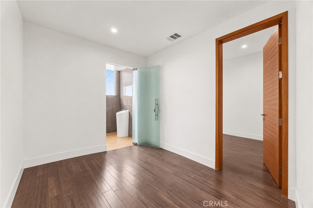 4326 Lynd