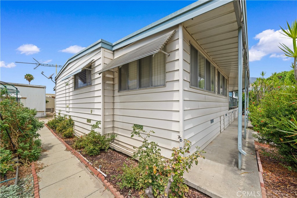 1035 17 E Huntington Avenue 17