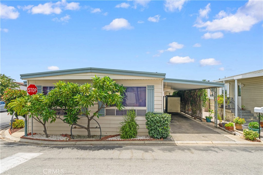 1035 17 E Huntington Avenue 17