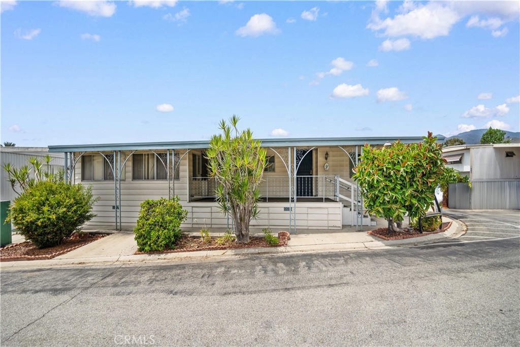 1035 17 E Huntington Avenue 17