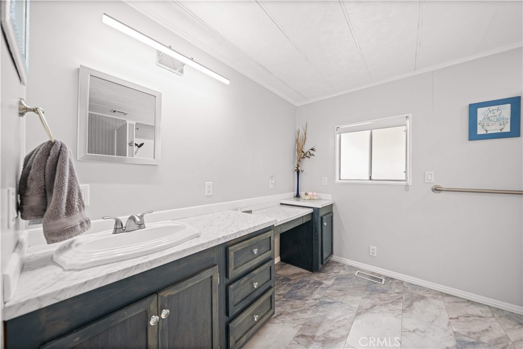 1035 17 E Huntington Avenue 17