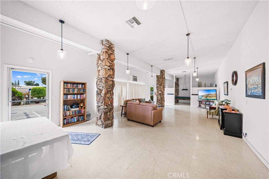 1035 17 E Huntington Avenue 17
