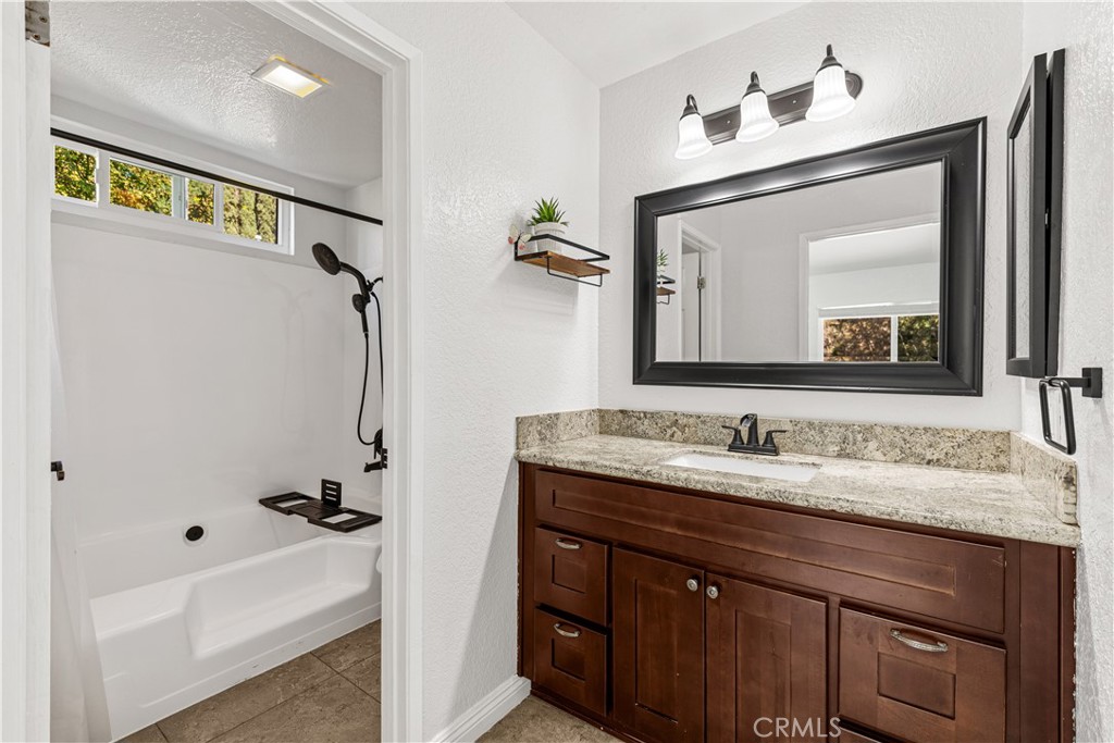 15757 Country Club Dr