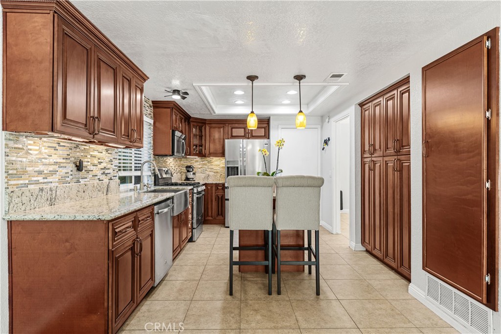 15757 Country Club Dr