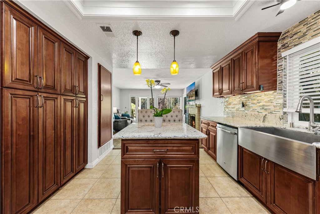 15757 Country Club Dr