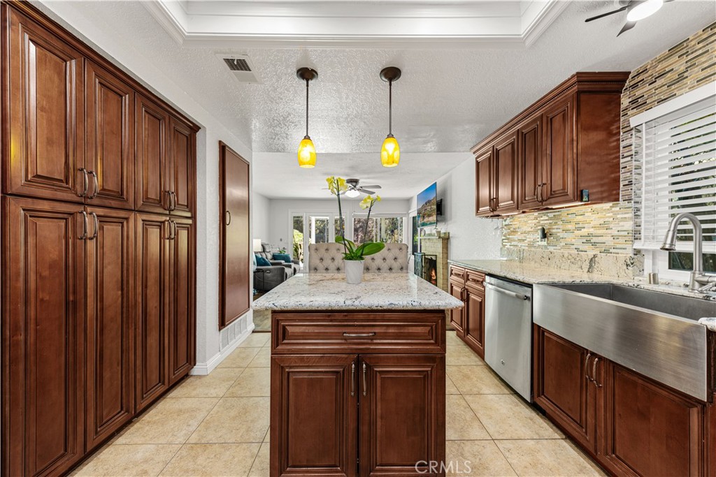 15757 Country Club Dr