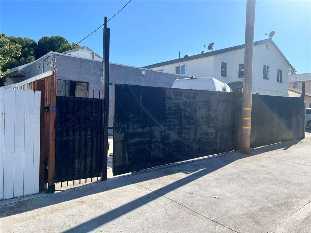 324 W Oliver