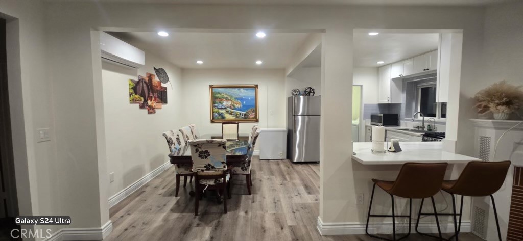 321 E Hellman