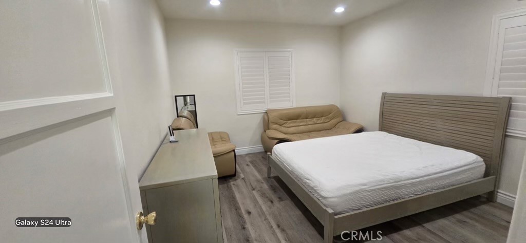 321 E Hellman