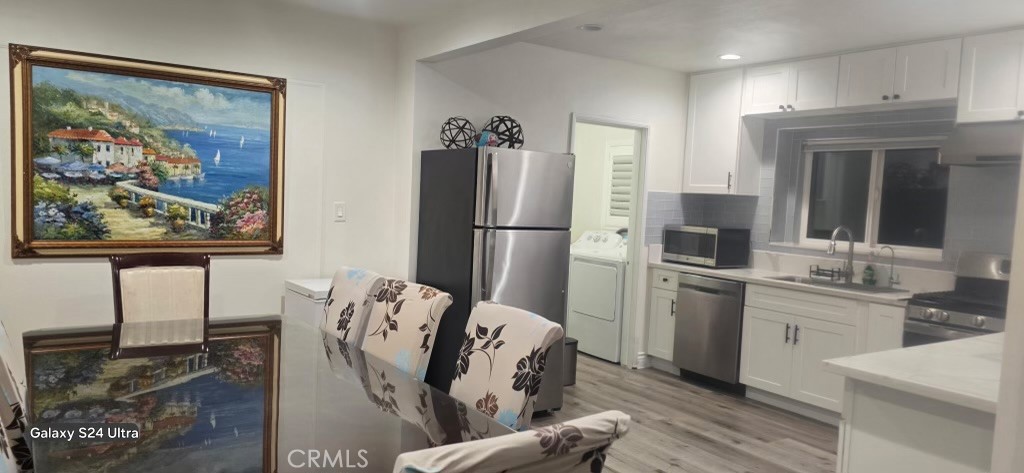 321 E Hellman