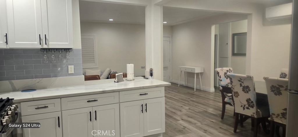 321 E Hellman