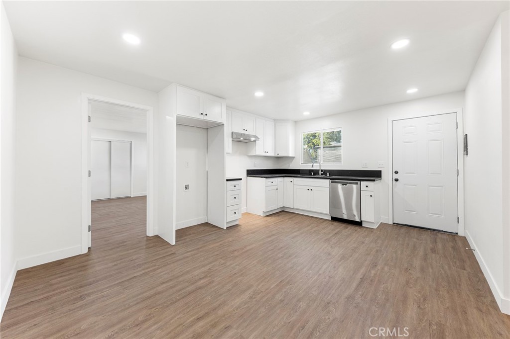 2060 E Cienega