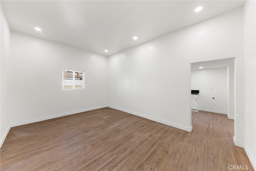 2060 E Cienega