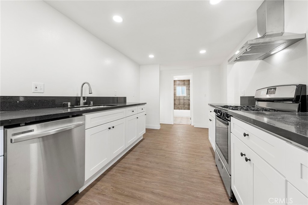 2060 E Cienega