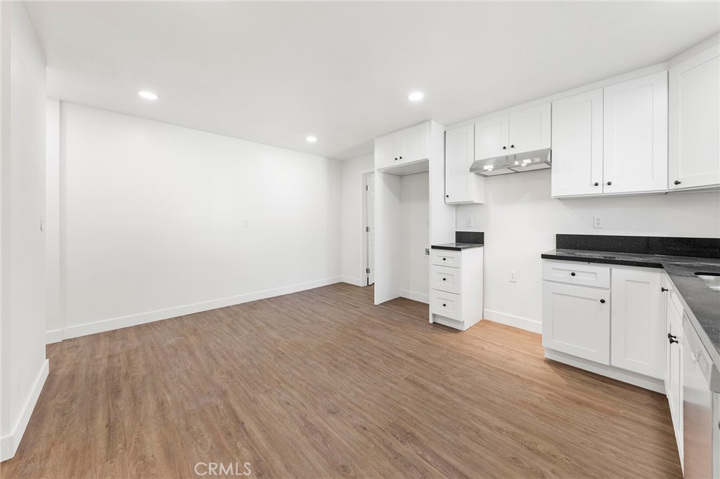 2060 E Cienega