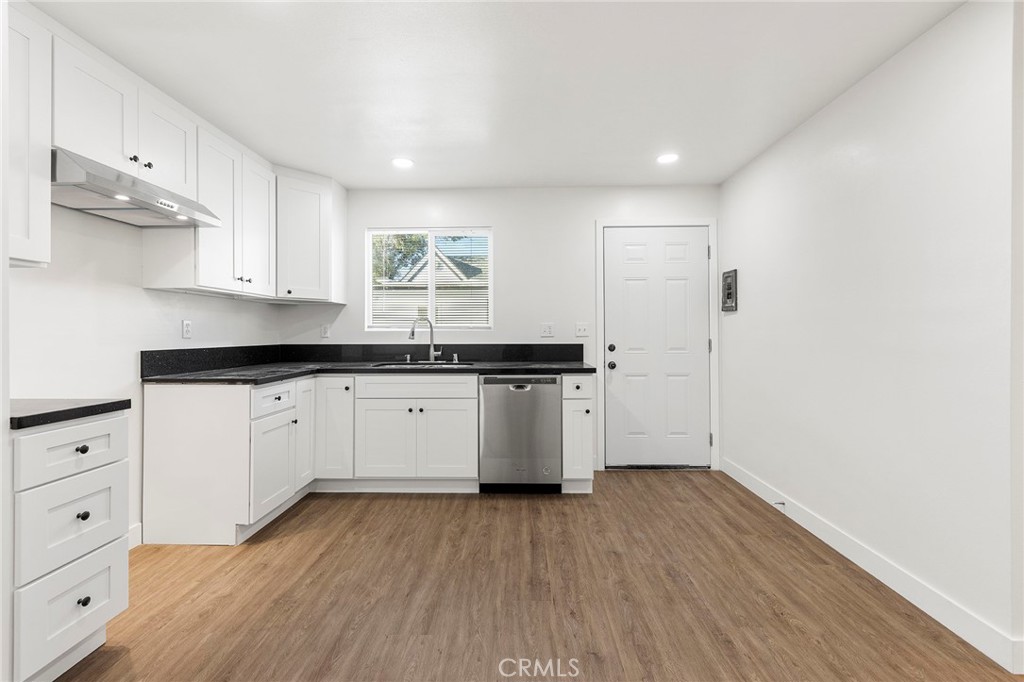 2060 E Cienega