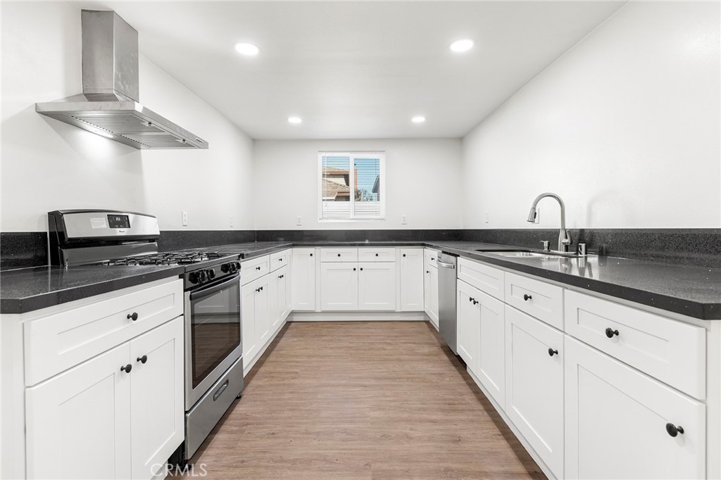 2060 E Cienega