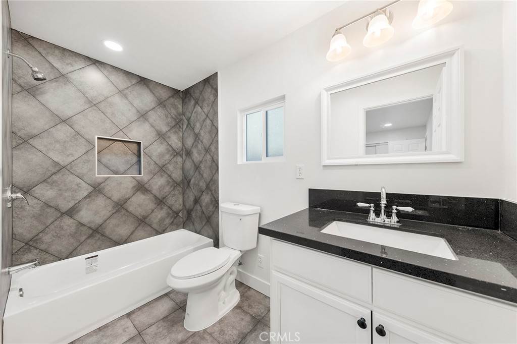 2060 E Cienega