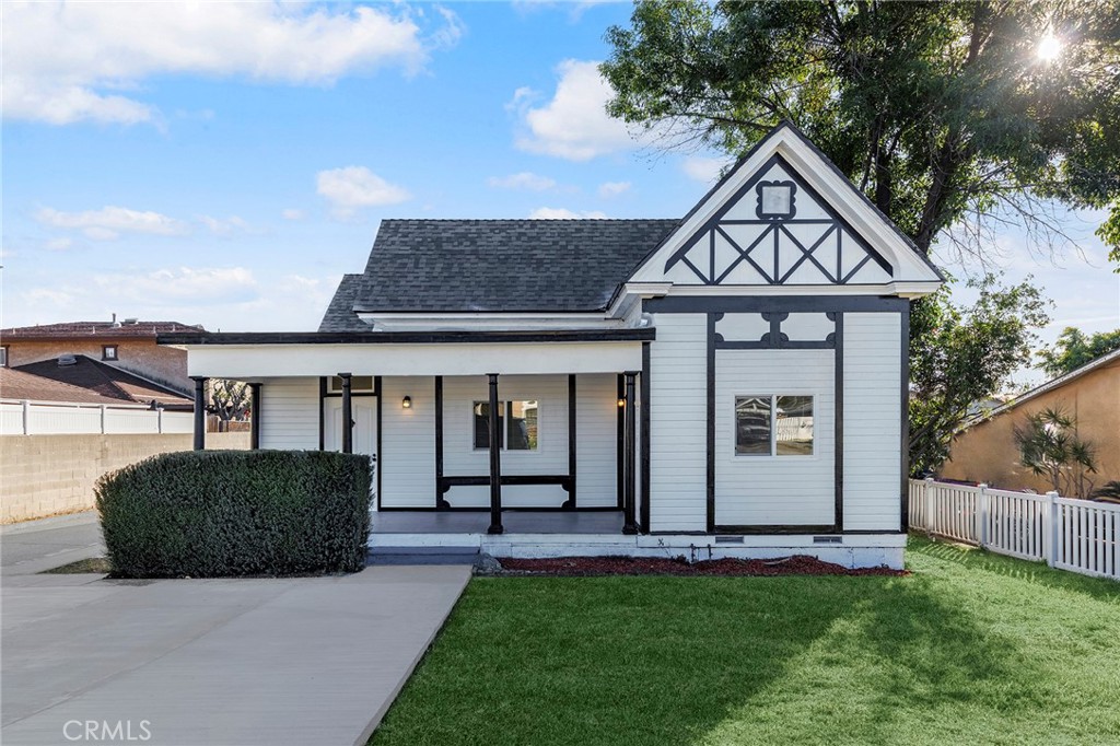 2060 E Cienega
