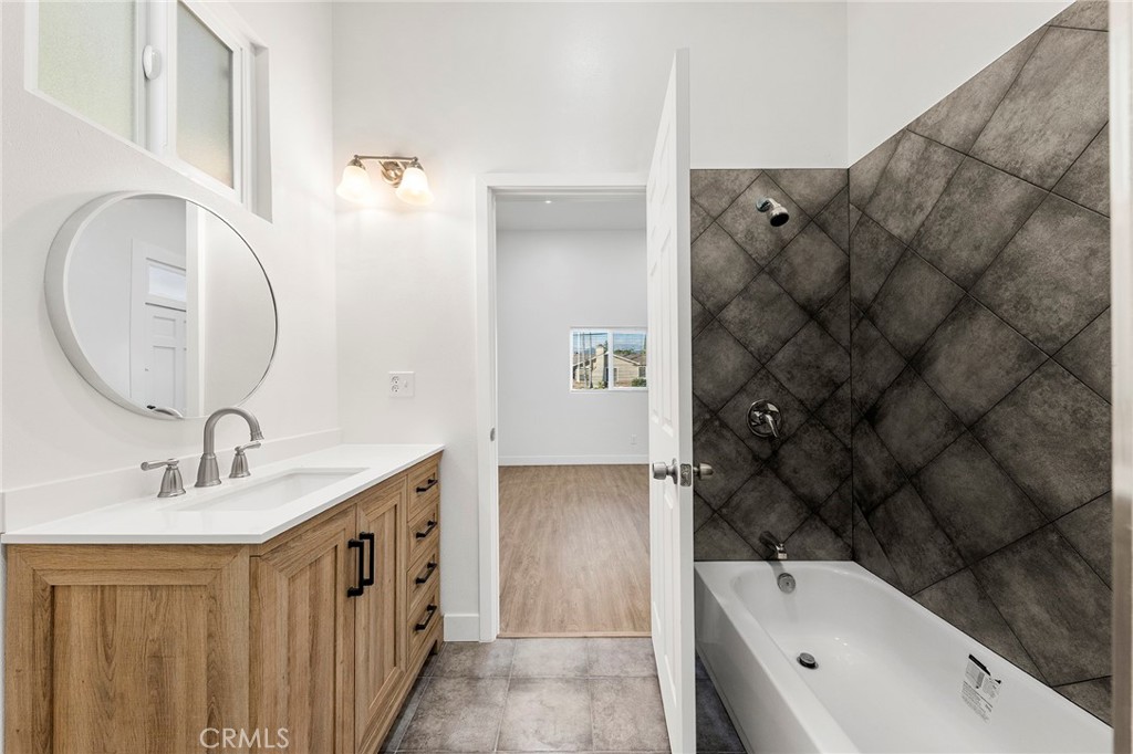2060 E Cienega