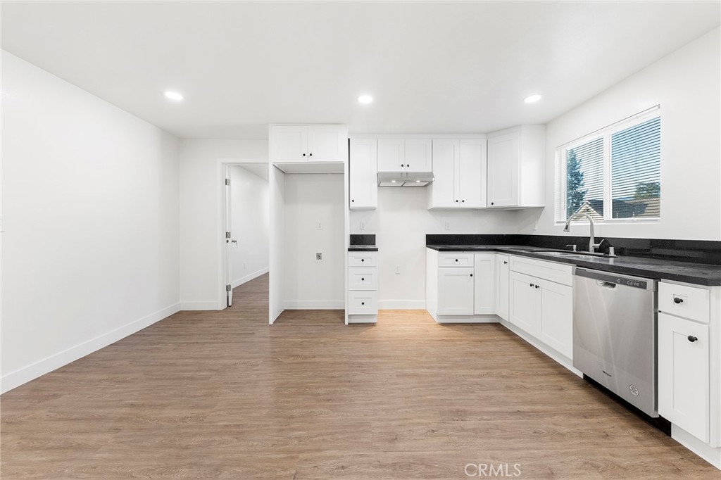 2060 E Cienega