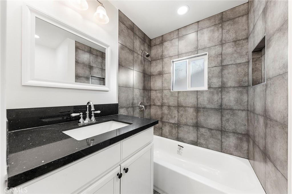 2060 E Cienega